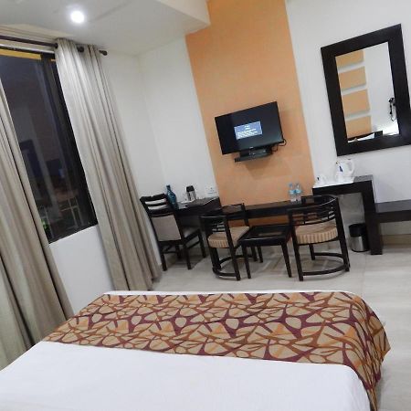 Hotel The Marque Mathura Luaran gambar