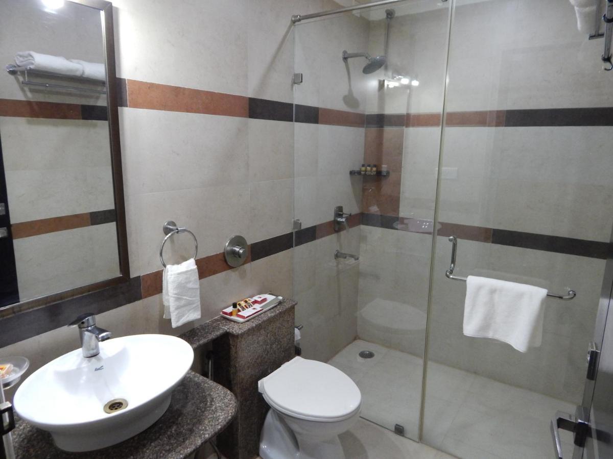 Hotel The Marque Mathura Luaran gambar
