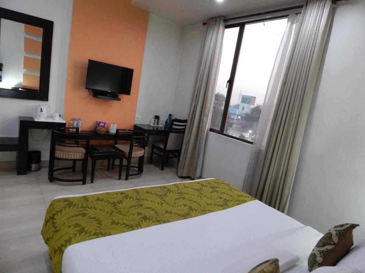 Hotel The Marque Mathura Luaran gambar