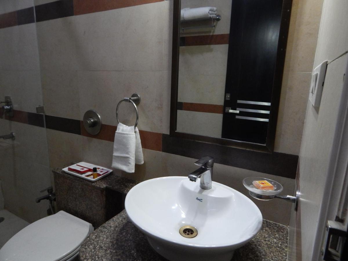 Hotel The Marque Mathura Luaran gambar