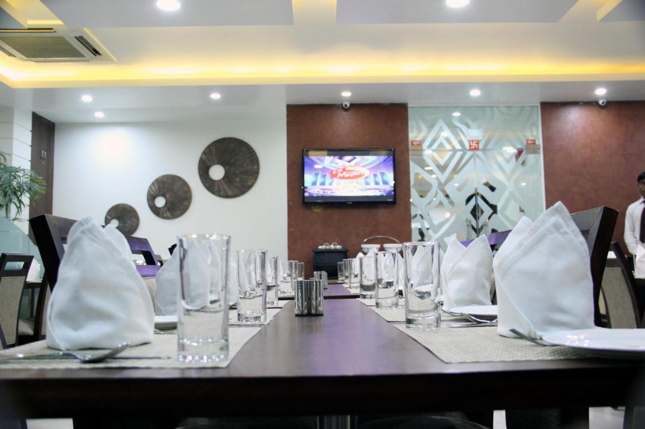 Hotel The Marque Mathura Luaran gambar
