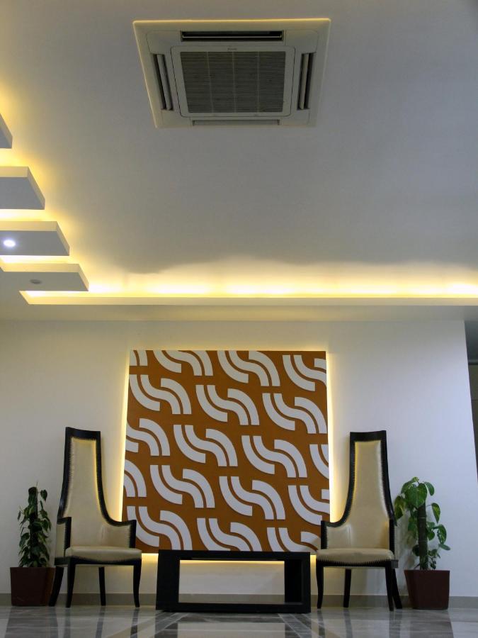 Hotel The Marque Mathura Luaran gambar