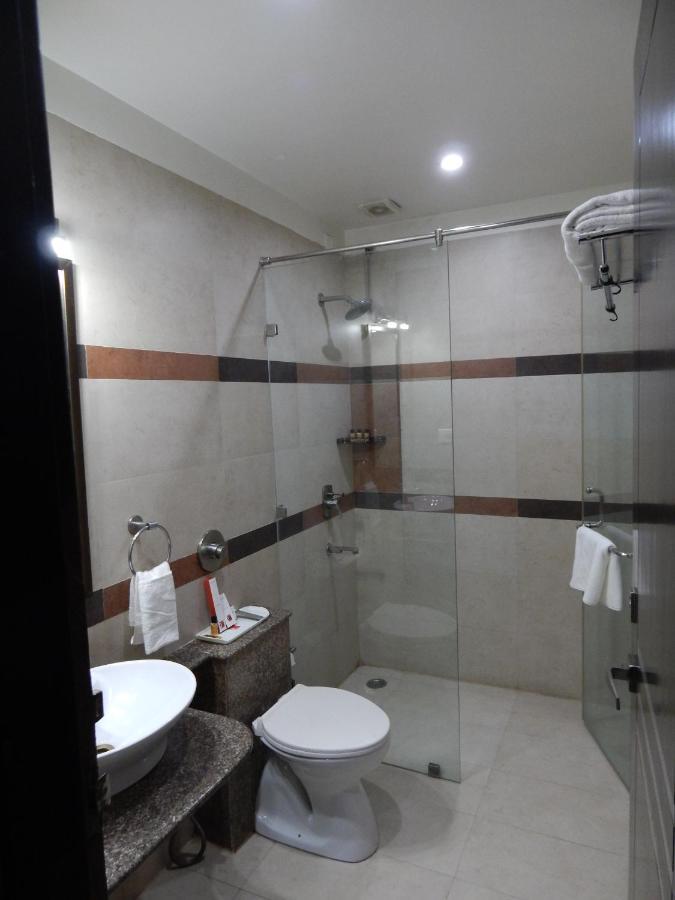 Hotel The Marque Mathura Luaran gambar