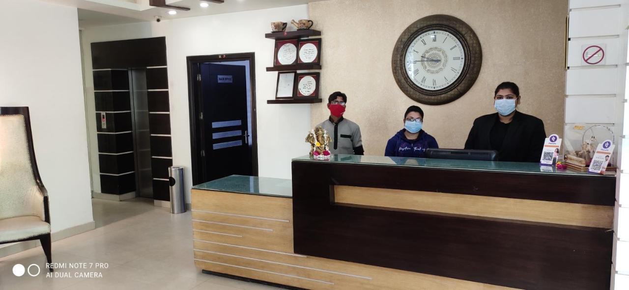Hotel The Marque Mathura Luaran gambar