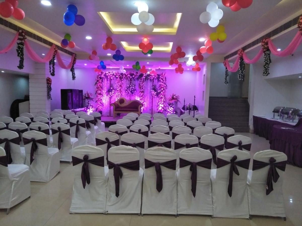 Hotel The Marque Mathura Luaran gambar
