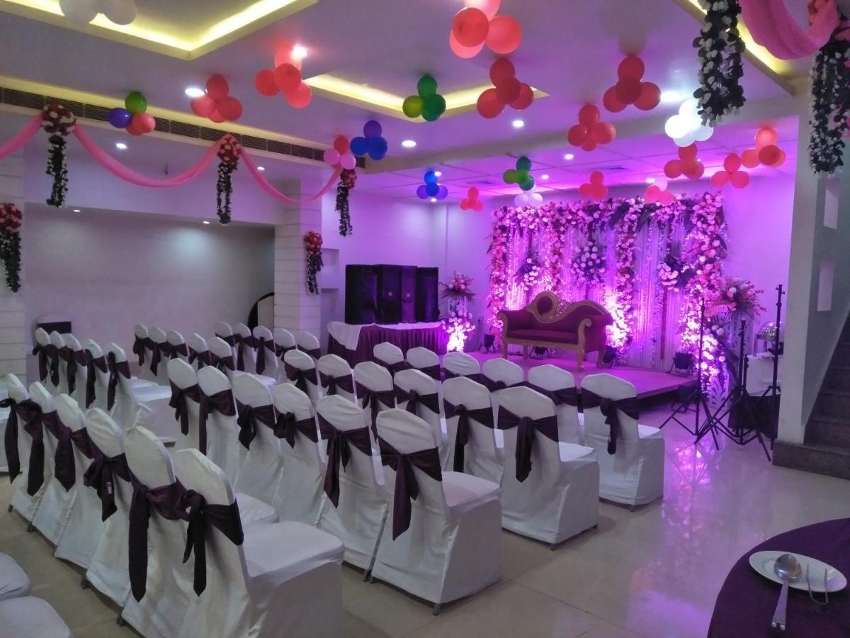 Hotel The Marque Mathura Luaran gambar