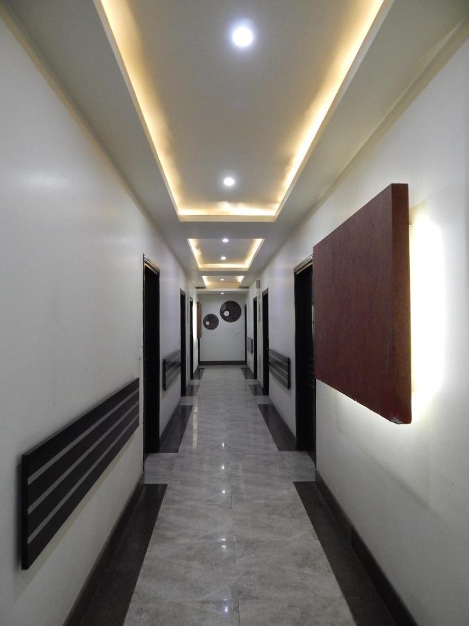 Hotel The Marque Mathura Luaran gambar