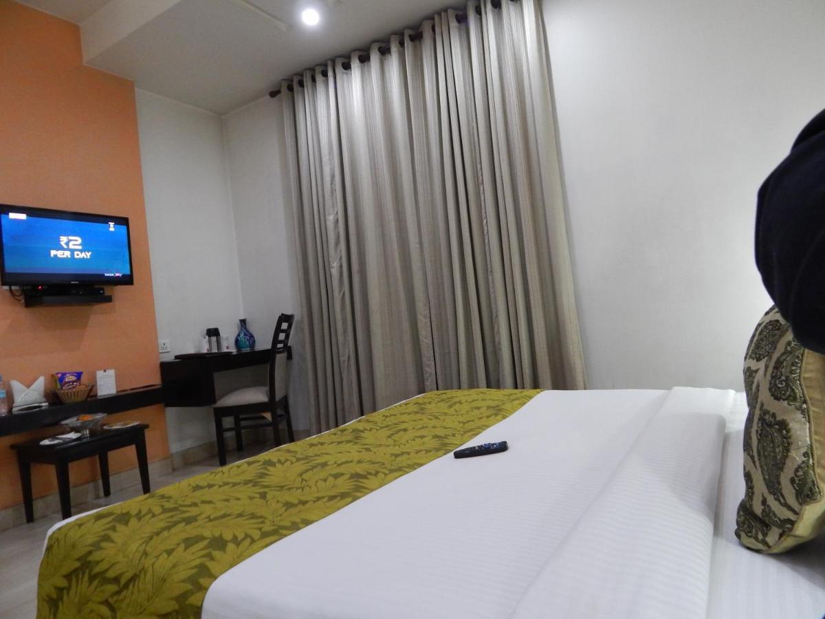 Hotel The Marque Mathura Luaran gambar